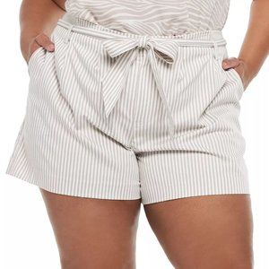 NWT EVRI PLUS SIZE PAPERBAG WAIST SHORTS (22W)